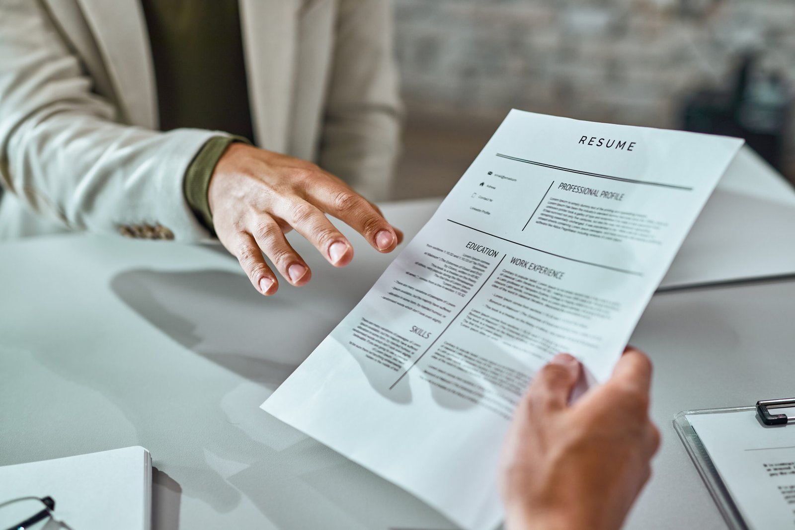 Cómo redactar un CV que pase los filtros ATS en España